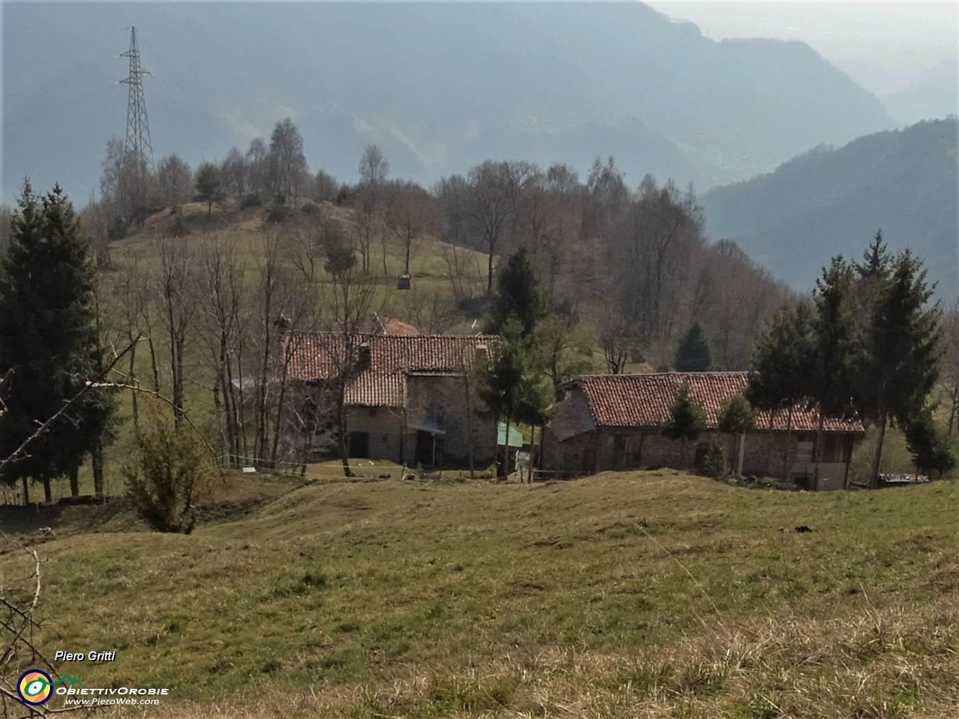 21 Le poche case della contrada di Sonzogno (1108 m).JPG